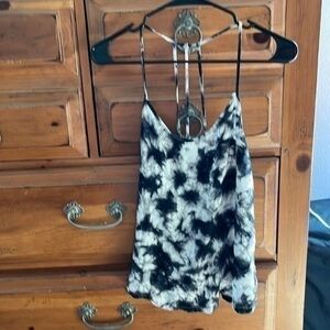 No Boundaries Girl’s blue and white tie dyed tank top size 11-12 girls NWOT
